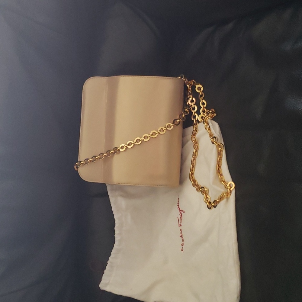 Rare vintage Salvatore ferragamo gold bag. SERIAL #E216198 made in Italy